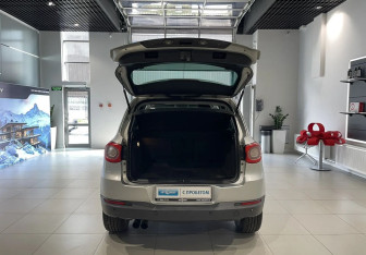 Подержанный автомобиль Volkswagen Tiguan 2010 года (7 фото)