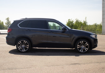 Подержанный автомобиль BMW X5 2015 года (4 фото)