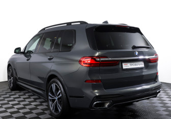 Подержанный автомобиль BMW X7 2021 года (7 фото)