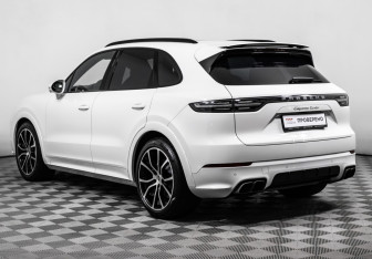 Подержанный автомобиль Porsche Cayenne 2018 года (7 фото)