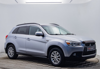 Подержанный автомобиль Mitsubishi ASX 2012 года (7 фото)