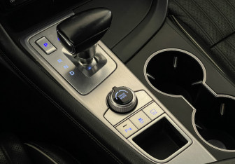 Подержанный автомобиль Genesis G70 2020 года (16 фото)