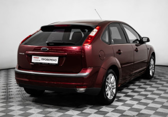 Подержанный автомобиль Ford Focus Hatchback 2006 года (5 фото)