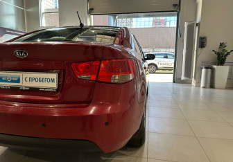 Подержанный автомобиль Kia Cerato Sedan 2010 года (9 фото)