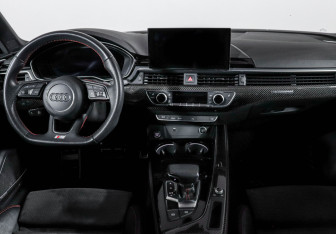 Подержанный автомобиль Audi A4 Sedan 2020 года (12 фото)