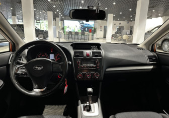 Подержанный автомобиль Subaru XV 2011 года (11 фото)