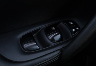 Подержанный автомобиль Nissan X-Trail 2015 года (20 фото)