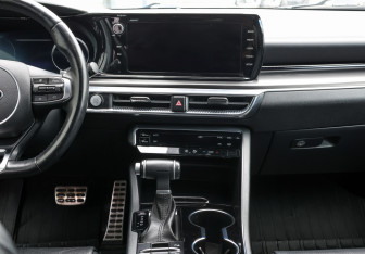 Подержанный автомобиль Kia K5 2021 года (14 фото)