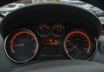 Подержанный автомобиль Peugeot 308 Hatchback 2009 года (11 фото)