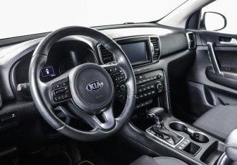 Подержанный автомобиль Kia Sportage 2016 года (8 фото)