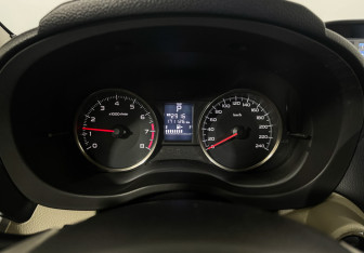 Подержанный автомобиль Subaru XV 2014 года (11 фото)