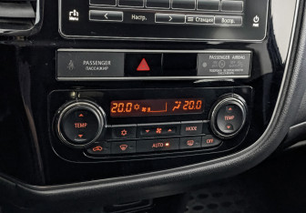Подержанный автомобиль Mitsubishi Outlander 2019 года (21 фото)