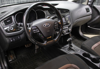 Подержанный автомобиль Kia Ceed Hatchback 2014 года (16 фото)