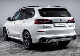 Подержанный автомобиль BMW X5 2021 года (7 фото)