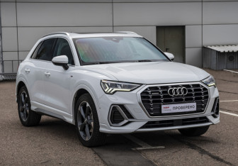 Подержанный автомобиль Audi Q3 2021 года (3 фото)