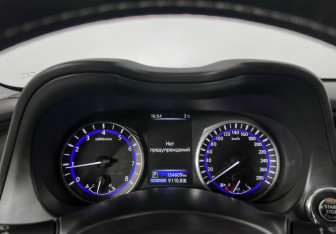Подержанный автомобиль Infiniti Q50 2014 года (11 фото)