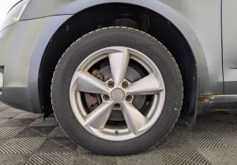 Подержанный автомобиль Skoda Octavia Liftback 2013 года (12 фото)