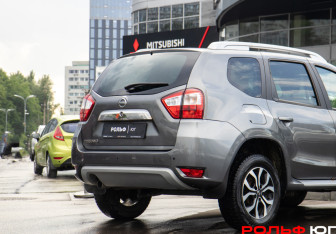 Подержанный автомобиль Nissan Terrano 2015 года (14 фото)