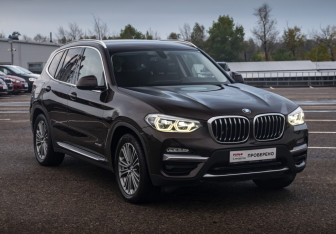Подержанный автомобиль BMW X3 2017 года (3 фото)