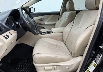 Подержанный автомобиль Toyota Venza 2009 года (10 фото)