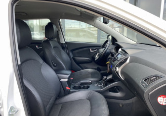 Подержанный автомобиль Hyundai ix35 2011 года (20 фото)