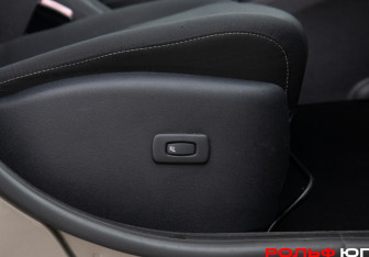 Подержанный автомобиль Renault Fluence 2012 года (19 фото)
