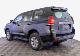 Подержанный автомобиль Toyota Land Cruiser Prado 2019 года (7 фото)