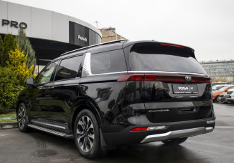 Подержанный автомобиль Kia Carnival 2021 года (7 фото)