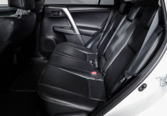 Подержанный автомобиль Toyota RAV4 2014 года (10 фото)