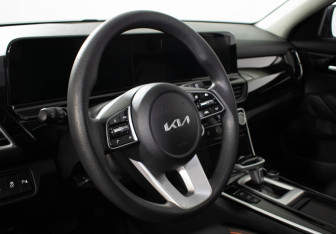 Подержанный автомобиль Kia Seltos 2024 года (10 фото)