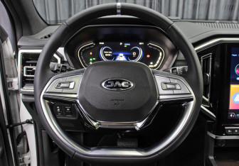 Подержанный автомобиль JAC T9 2025 года (18 фото)