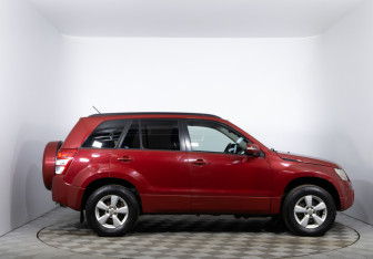 Подержанный автомобиль Suzuki Grand Vitara 2011 года (4 фото)