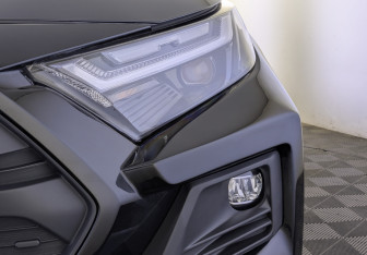 Подержанный автомобиль Toyota RAV4 2024 года (11 фото)