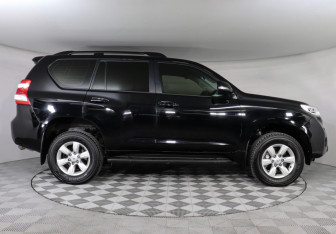 Подержанный автомобиль Toyota Land Cruiser Prado 2016 года (4 фото)