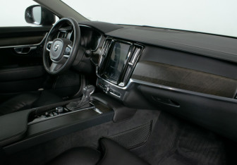 Подержанный автомобиль Volvo V90 Cross Country 2019 года (9 фото)