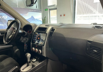 Подержанный автомобиль Nissan X-Trail 2012 года (10 фото)