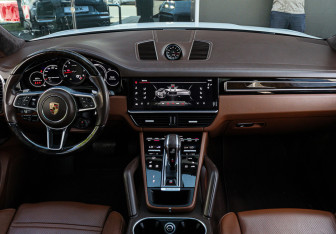Подержанный автомобиль Porsche Cayenne 2021 года (12 фото)