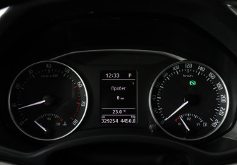 Подержанный автомобиль Skoda Octavia Liftback 2009 года (8 фото)
