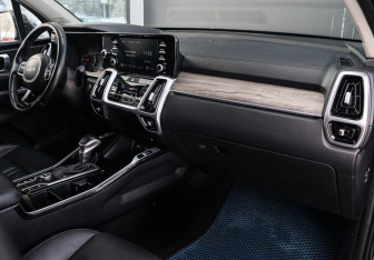 Подержанный автомобиль Kia Sorento 2022 года (7 фото)