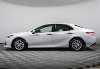 Подержанный автомобиль Toyota Camry Sedan 2018 года (8 фото)