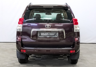 Подержанный автомобиль Toyota Land Cruiser Prado 2011 года (6 фото)