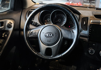 Подержанный автомобиль Kia Cerato Sedan 2010 года (11 фото)