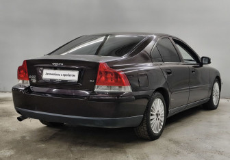Подержанный автомобиль Volvo S60 2007 года (5 фото)