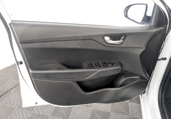 Подержанный автомобиль Hyundai Solaris Sedan 2020 года (19 фото)