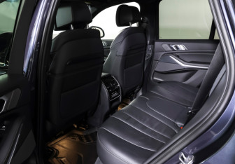 Подержанный автомобиль BMW X5 2019 года (12 фото)