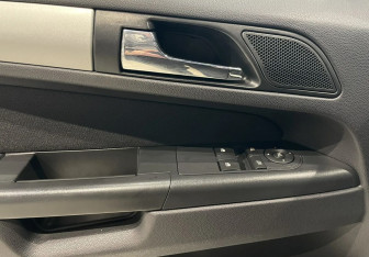 Подержанный автомобиль Opel Zafira Compactvan 2011 года (15 фото)