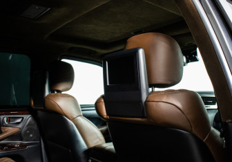 Подержанный автомобиль Lexus LX 2012 года (10 фото)