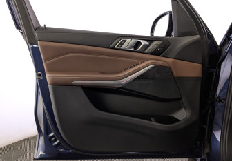Подержанный автомобиль BMW X5 2023 года (19 фото)