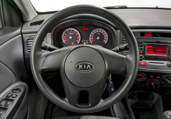 Подержанный автомобиль Kia Rio Hatchback 2010 года (24 фото)