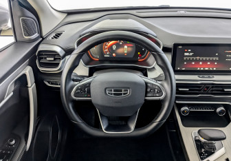 Подержанный автомобиль Geely Coolray 2023 года (21 фото)